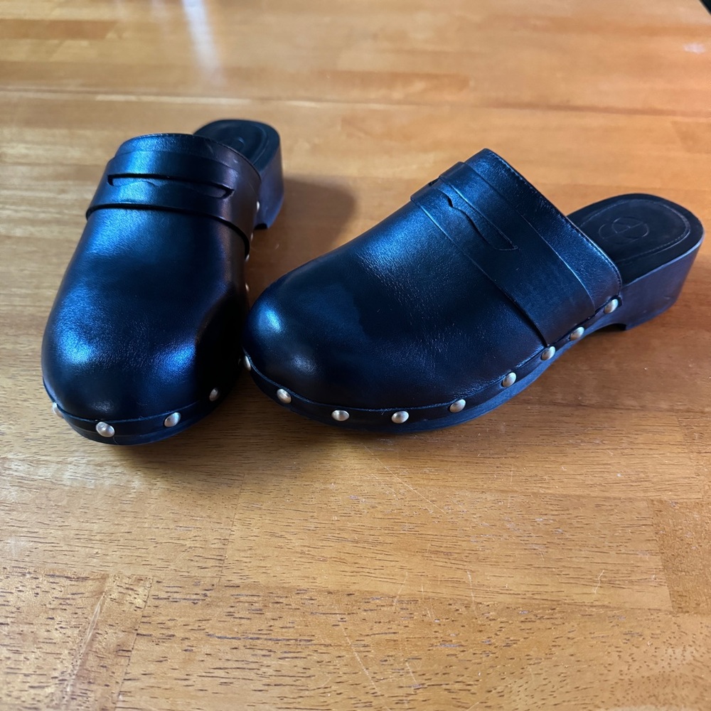 Porte & Paire Studded Low Heel Clogs, size 35, EUC